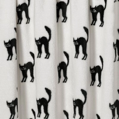 Hyde & EEK! Boutique Cats Printed Plush Throw Blanket Ivory/Black - Hyde & EEK! Boutique™ 3 Hyde & EEK! Boutique Cats Printed Plush Throw Blanket Ivory/Black - Hyde & EEK! Boutique™ - Image 3