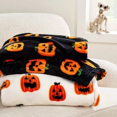 Hyde & EEK! Boutique Pumpkins Printed Plush Throw Blanket Black/Orange - Hyde & EEK! Boutique™ 1 Hyde & EEK! Boutique Pumpkins Printed Plush Throw Blanket Black/Orange - Hyde & EEK! Boutique™