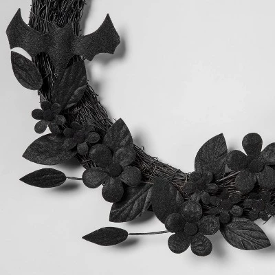 Hyde & EEK! Boutique Falloween Nature Vine with Bats Halloween Wreath - Hyde & EEK! Boutique™ 2 Hyde & EEK! Boutique Falloween Nature Vine with Bats Halloween Wreath - Hyde & EEK! Boutique™ - Image 2