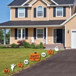 Big Dot of Happiness Trick or Treat - Yard Sign & Outdoor Lawn Decorations - Happy Halloween Party Yard Signs - Set of 8