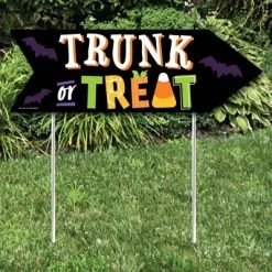 Big Dot of Happiness Trunk or Treat - Halloween Car Parade Party Sign Arrow - Double Sided Directional Yard Signs - Set of 2